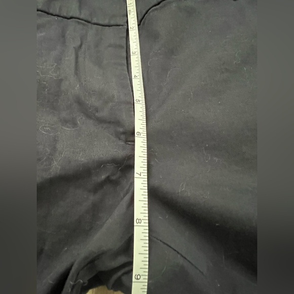 Ann Taylor Size 6 Bermuda shorts like new. Color is navy, like new - Picture 7 of 7